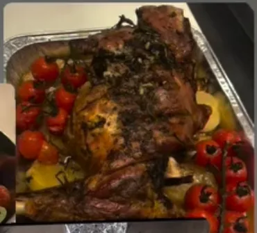 Pollo asado con tomates