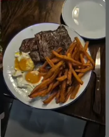 Filete con huevos y patatas